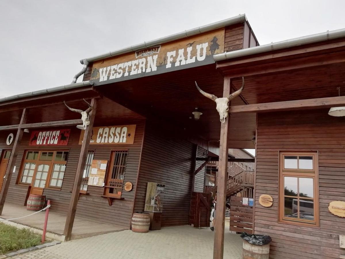 Tordas Western House Bed & Breakfast Exterior photo